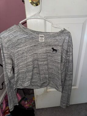 PINK Victoria's Secret Heather Gray Long Sleeve Crop Top with Black Dog Logo